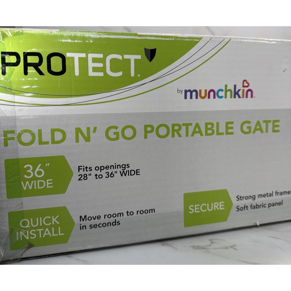 Munchkin✨Fold N Go✨Portable Gate With Bag✨36"‎ Wide✨Quick Install✨Folds Up